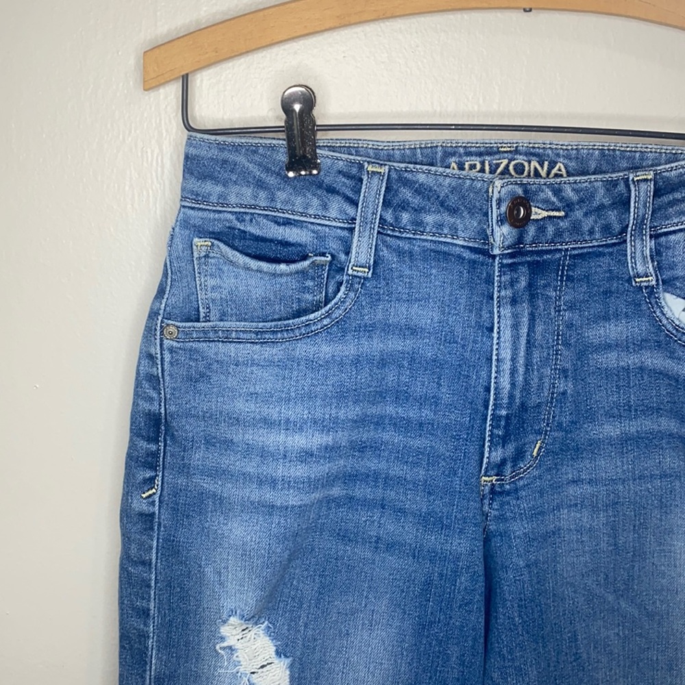 🛍️Adorable frayed blue jeans! - Picture 1 of 10